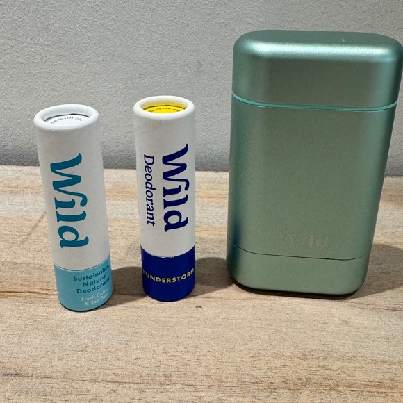 Wild Deodorant -Refillable Aluminum Case in Coconut & Vanilla + 2 travel sizes - Picture 1 of 3